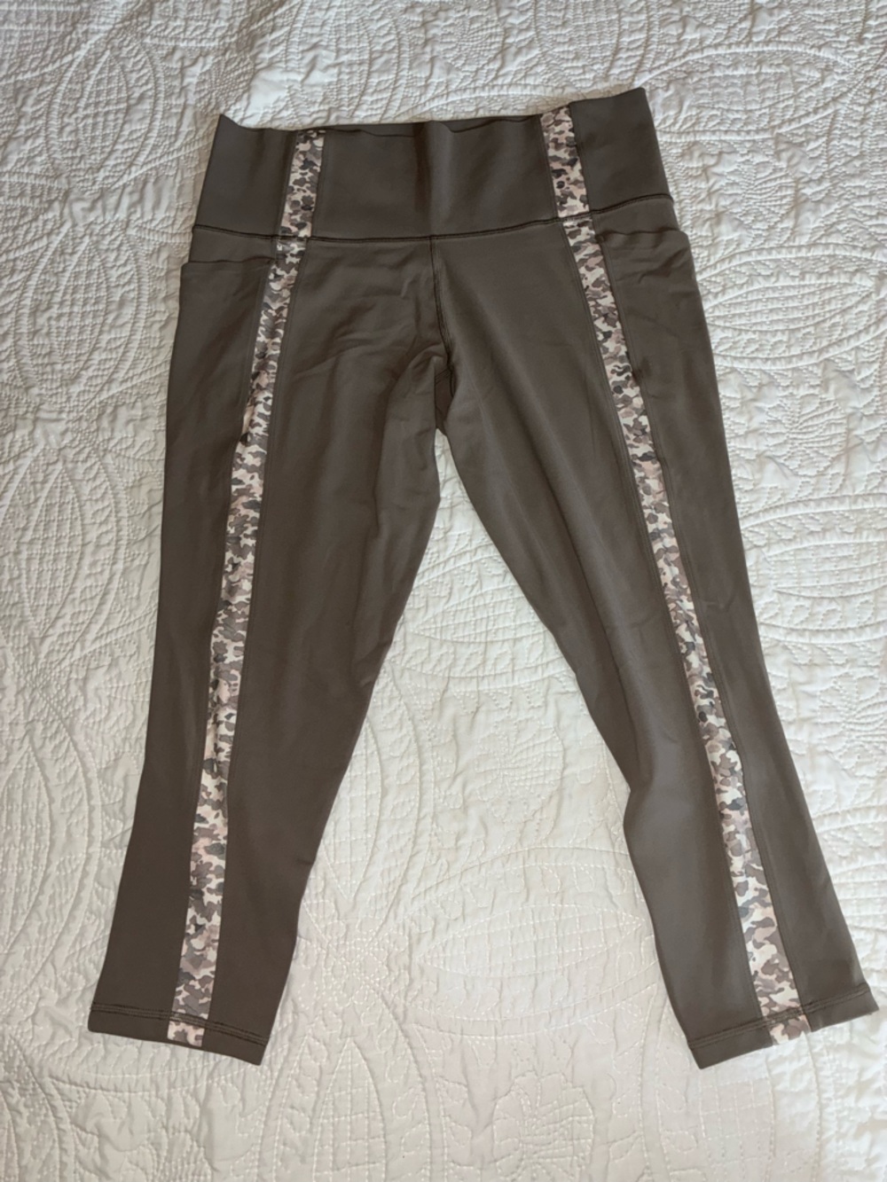Athleta Salutation Stash Pocket Serene 7/8 Tight Leggings Gray Workout Pants 2XL